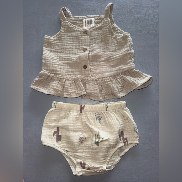 Dot Dot Smile Other - Dot Dot Smile Cream Ruffled Baby Set